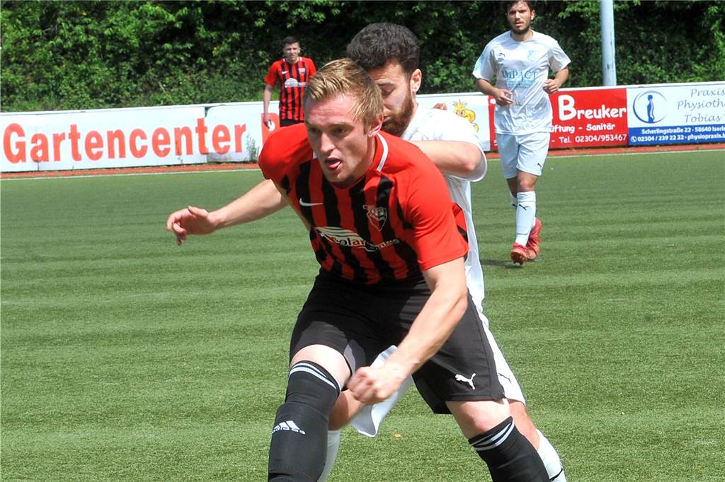 Kreisligist ist wieder in der Spur – auch dank des Zwölf-Minuten-Hattricks seines Torjägers Jan-Hendrik Bergmann, Torjäger des SC Hennen.
