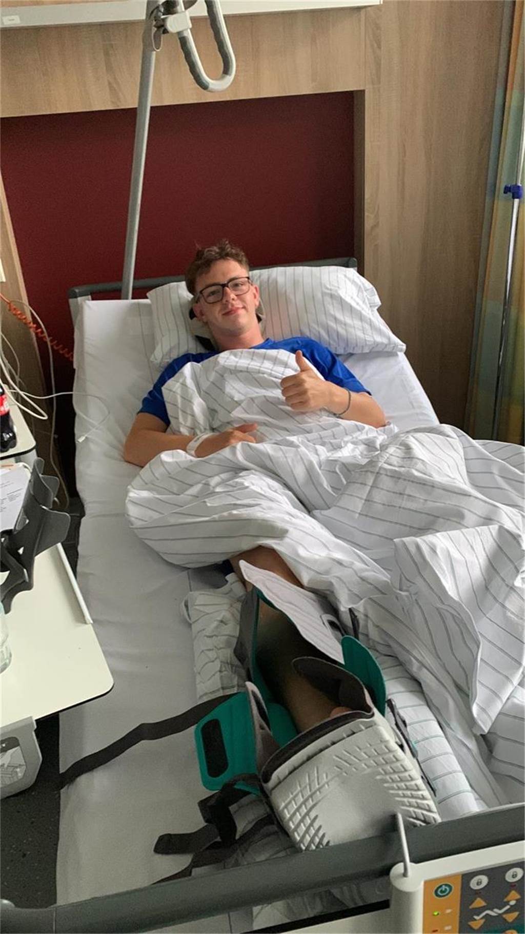 Nach Krankenwageneinsatz beim KSC herrscht nun Gewissheit: Jan Jacob fällt lange aus Jan Jacob schickte vor der OP Grüße an seine Mannschaft.