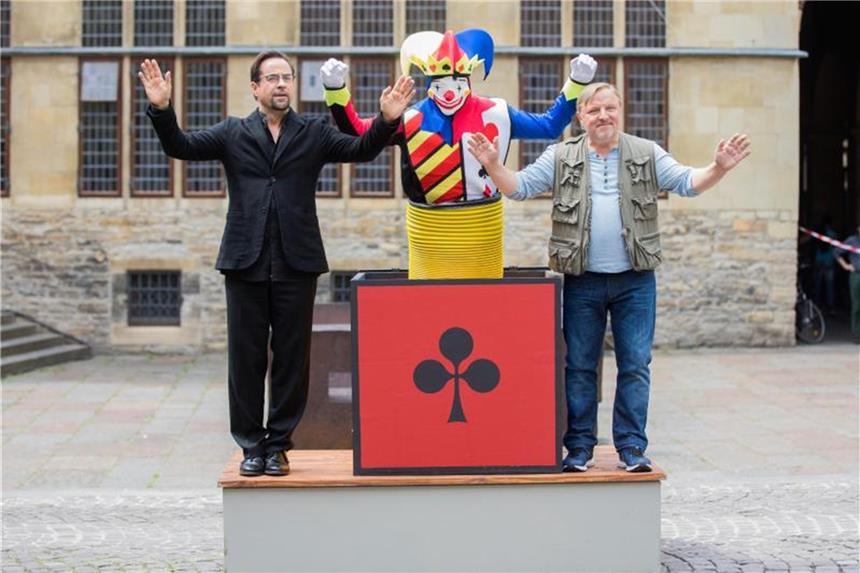 Tatort: Gott ist auch nur ein Mensch Jan Josef Liefers (l) und Axel Prahl in Münster bei Dreharbeiten zum "Tatort - Gott ist auch nur ein Mensch". Foto: Rolf Vennenbernd