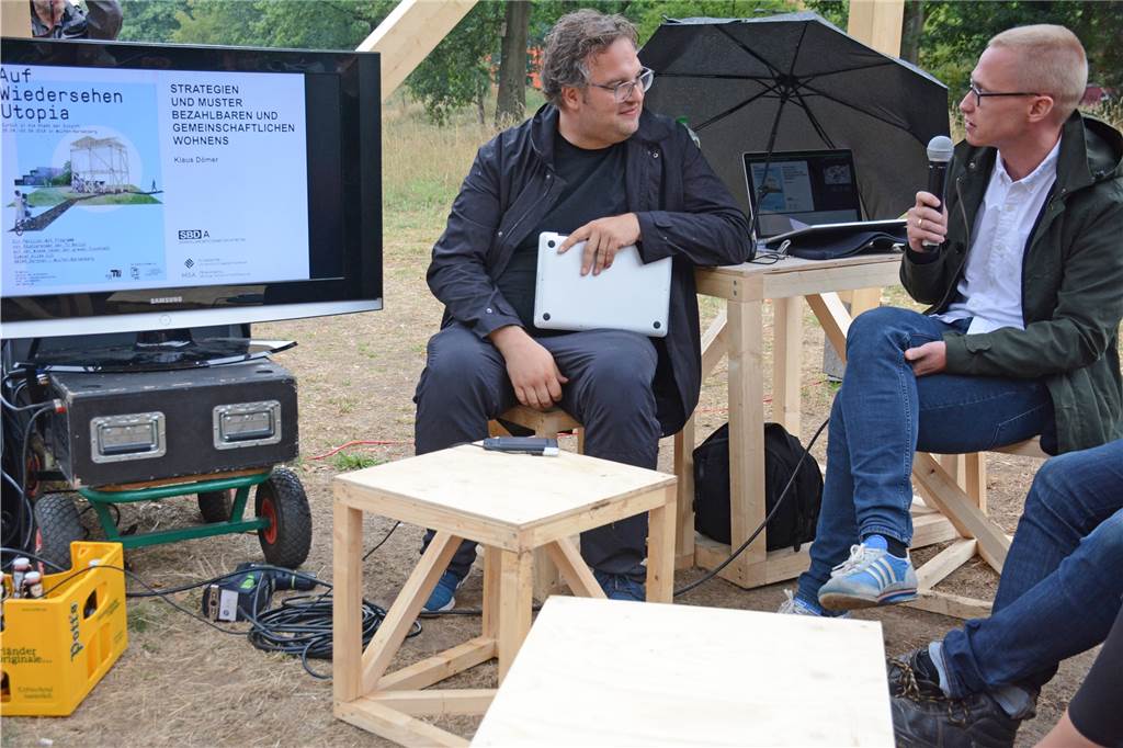 Masterstudentin Jennifer Eberlein: Sanierung des Habiflex zahlt sich aus Jan Kampshoff, Architekt TU Berlin, im Gespräch mit dem Münsteraner Architekten Klaus Dömer beim Projekt „Utopia“ in Barkenberg