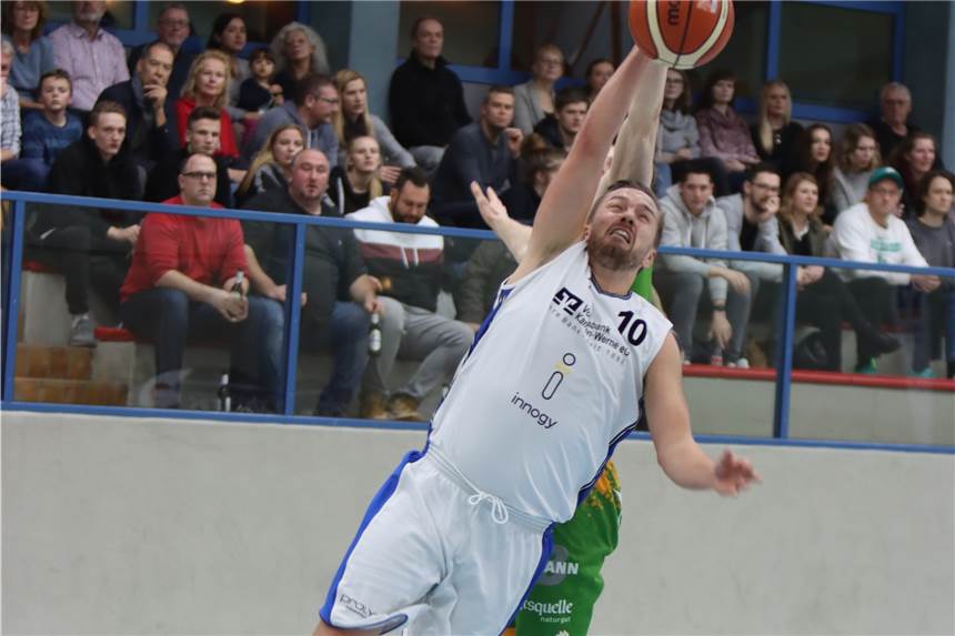 LippeBaskets scheitern an Dorsten - für einen Spieler endet das Pokalspiel mit Arztbesuch Jan König verletzte sich durch einen Ellenbogenschlag gegen Dorsten.