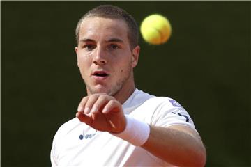 Jan-Lennard Struff hat gegen den Portugiesen Joao Sousa nach hartem Kampf in fünf Sätzen gewonnen. Foto: Armando Franca