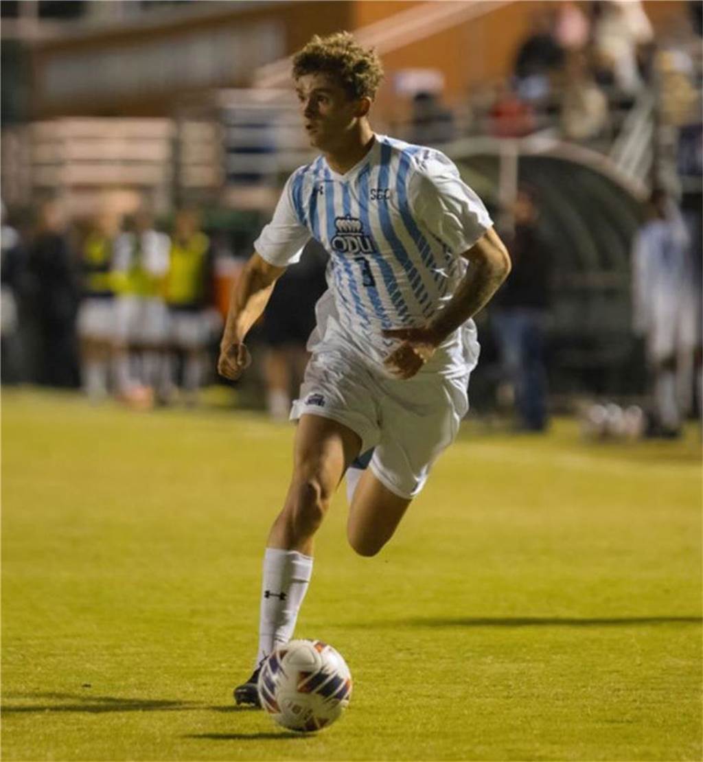 Von der West- an die Ostküste der USA Jan Marpe im neuen Dress: Der 20-jährige Halterner studiert seit August 2022 an der Old Dominion University, wo er auch Fußball spielt.