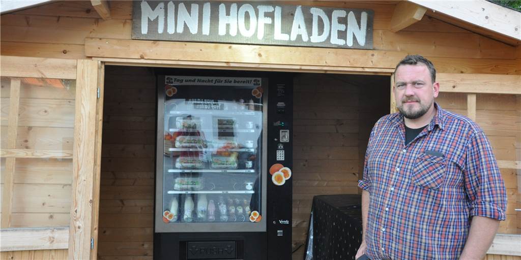 Nicht zum ersten Mal: Einbrecher zerstören Automat auf Hof Menken Jan Menken, Besitzer und Betreiber des Hofes Menken, ärgert sich über den neuerlichen Einbruch in diese Hütte, den 24 Stunden geöffneten "Mini Hofladen".