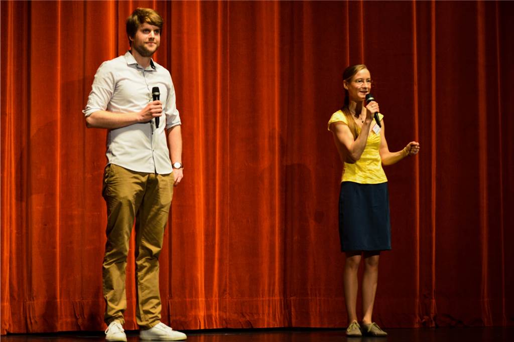 Premiere für Theater-Pädagogen: Stefan Salzmann aus Cappenberg wagt gerne Neues Jan N. Schmitt und Susanne Hocke leiten das Festival Junges Theater. Sie arbeiten mit Stefan Salzmann zusammen.