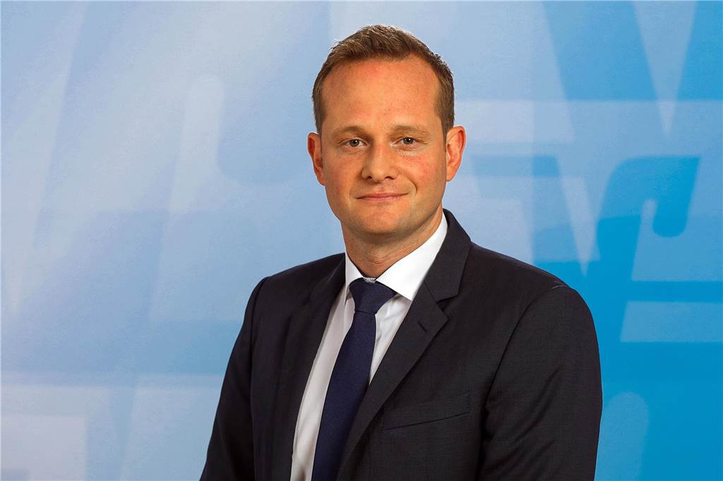 Preisverfall bei unsanierten Immobilien Jan Nöthe, Leiter des Bereichs Baufinanzierung bei der Dortmunder Volksbank, sieht nicht, dass sich die Preise für ältere Häuser in Dortmund den veränderten Rahmenbedingungen angepasst haben.