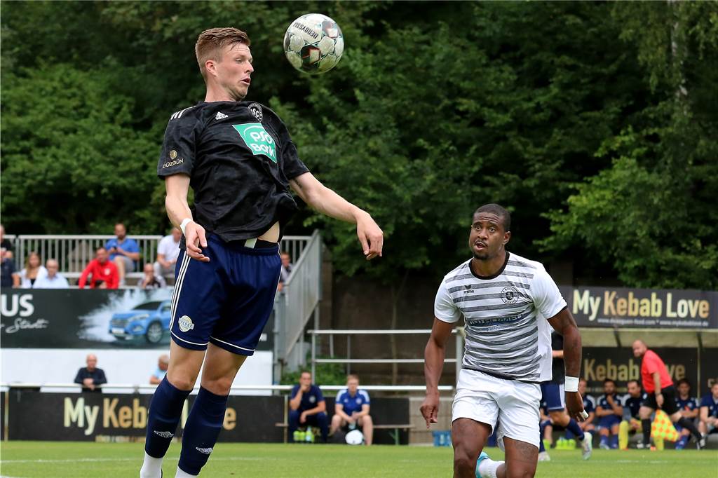Dortmunds Top-5-Keeper 2022 : Wer ist der stärkste Verteidiger der Hinserie? Jan-Patrick Friedrich (l.) zeigt Woche für Woche starke Leistungen.