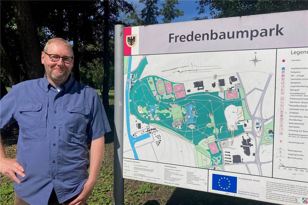 Volkspark mit Geschichte: Der Fredenbaum soll unter Denkmalschutz gestellt werden Jan Peter Mohr ist seit einem Jahr offiziell Leiter des Fredenbaum-Parks.
