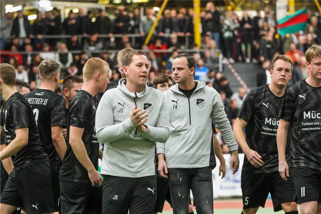 Schock in der Kreisliga: Tobias Ahland und SV Westrich trennen sich - Vorwürfe an das Team Jan Sauer (M. l.) ist Sportlicher Leiter des SV Westrich.