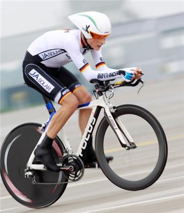 Jan Tschernoster auf seiner Zeitfahrmaschine. Bei der WM in Spanien fuhr er die knapp 30 Kilometer lange Strecke mit einer Durchschnittsgeschwindigkeit von 46,6 Kilometern in der Stunde. Seine 38:01.02 Minuten brachten ihm im Ziel den elften Platz ein.