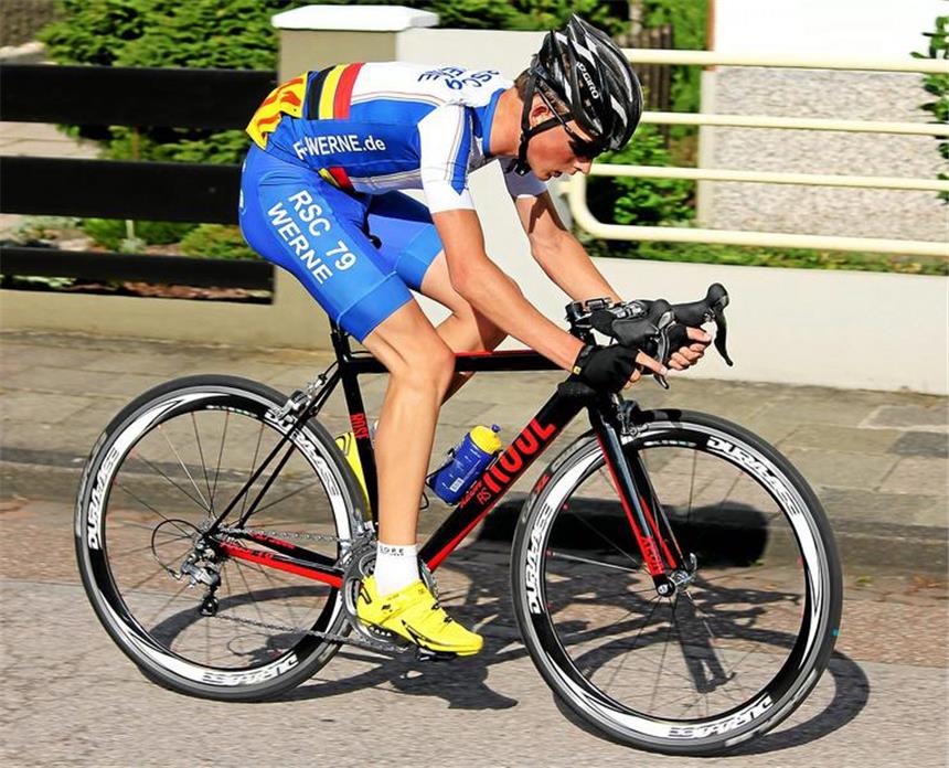 Jan Tschernoster hofft auf WM-Nominierung Jan Tschernoster hofft auf eine WM-Nominierung. In Italien hat der 17-Jährige noch zwei Rennen, um sich dem Bundestrainer zu zeigen.