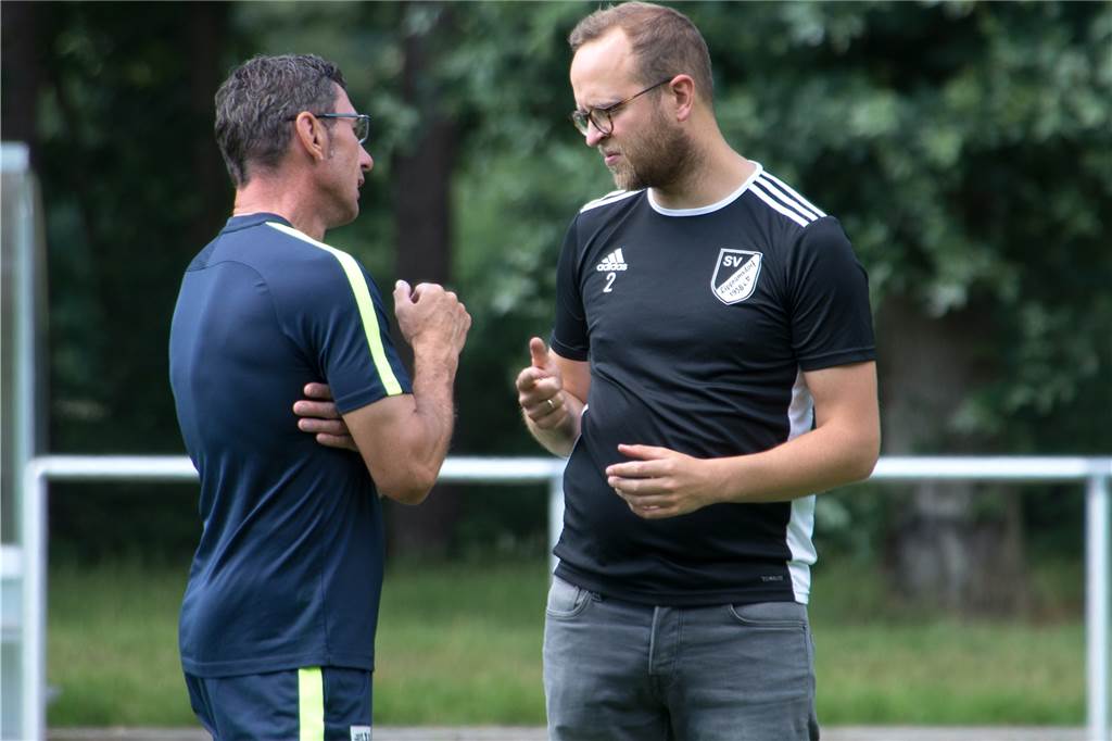 SV Lippramsdorf: Neuer Co-Trainer für Sven Kmetsch - neue Aufgabe für zwei Spieler Jan van Buer (r.) hat den Posten als Co-Trainer des SV Lippramsdorf aus Zeitgründen abgegeben.