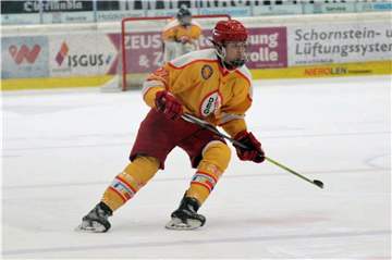 Jan Wiechert, hier im Trikot der Düsseldorfer EG, wird künftig in Kanada Eishockey spielen.