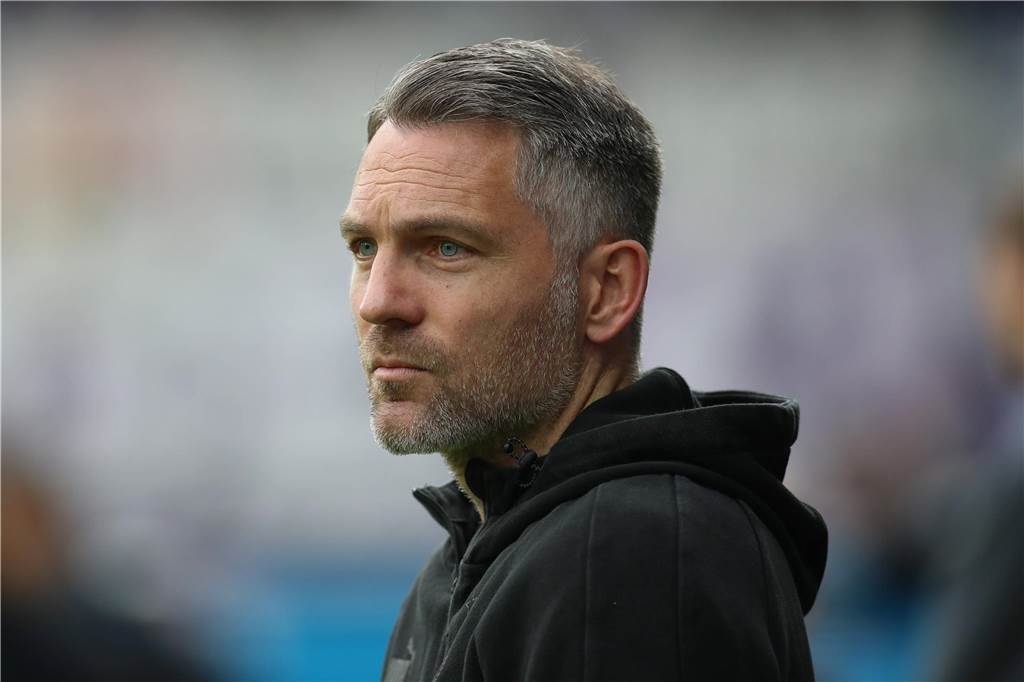 Fahrplan für die Vorbereitung der BVB-U23 steht: Erste Einheit, Trainingslager, Testspiele Jan Zimmermann schaut zur Seite.