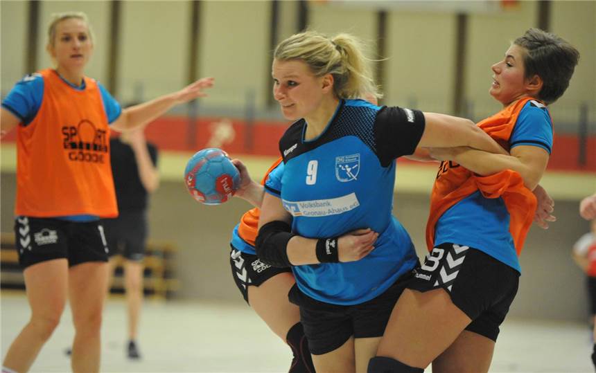 DHG schüttelt Verfolger Coesfeld ab Jana Hackfort (M.) steuerte vier Treffer zum Sieg der DHG im Topspiel bei.