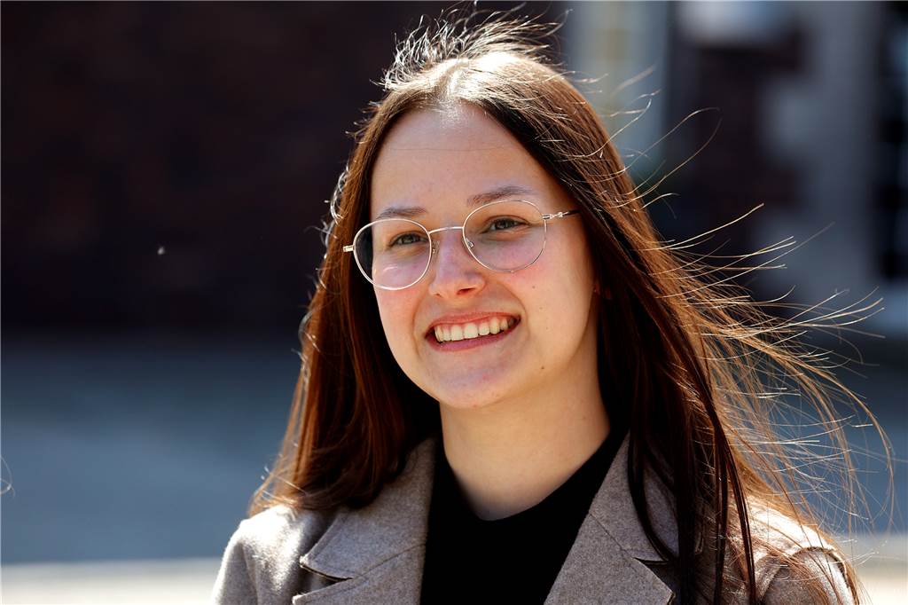 Ansichten einer Erstwählerin: Jana Kostka darf am 15. Mai zum ersten Mal wählen Jana Kostka weiß noch nicht, wen sie wählt. Aber zur Wahl geht sie auf jeden Fall.