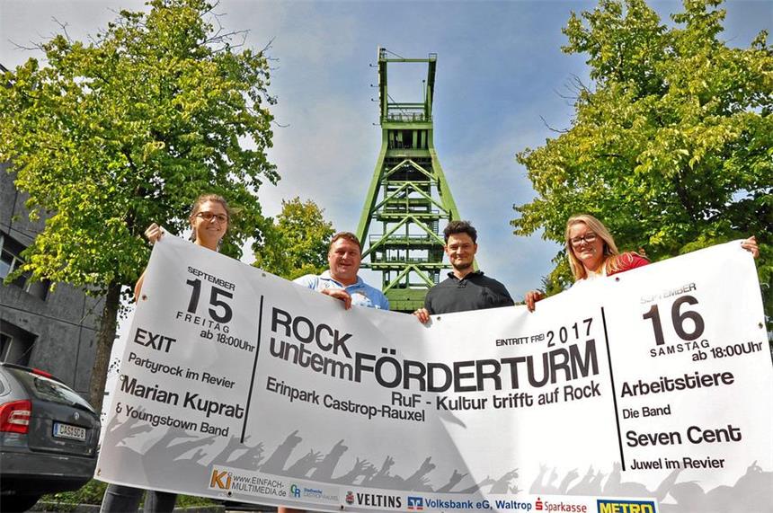 Jana Krabbe, Elmar Bök, Maximilian Schmitz und Lisa Kapteinat freuen sich auf die 20. Auflage von "Rock unterm Förderturm". 