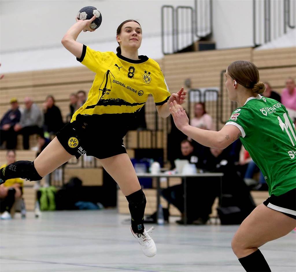Handballerinnen des ASC 09 können Regionalliga-Titel holen Jana Nordberg setzt zum Sprungwurf an.