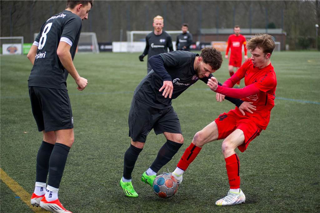Die nächsten vier Verlängerungen beim TuS Haltern Janik Tönnes vom TuS Haltern am Ball