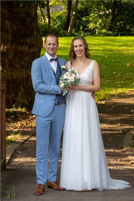 Janine Kaiser und Nils Weber heiraten am Haus Goldschmieding Janine (geborene Kaiser) und Nils Weber wollten unbedingt auf dem Castrop-Rauxeler Standesamt am Haus Goldschmieding heiraten.