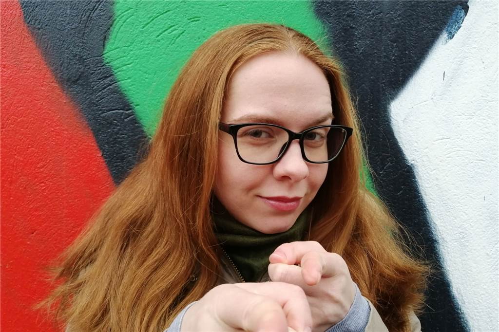 Vinylcafe in Dorsten öffnet für Veranstaltungen wieder seine Türen Janine vom Olivenbaum tritt bei der Comedy-Stage auf.