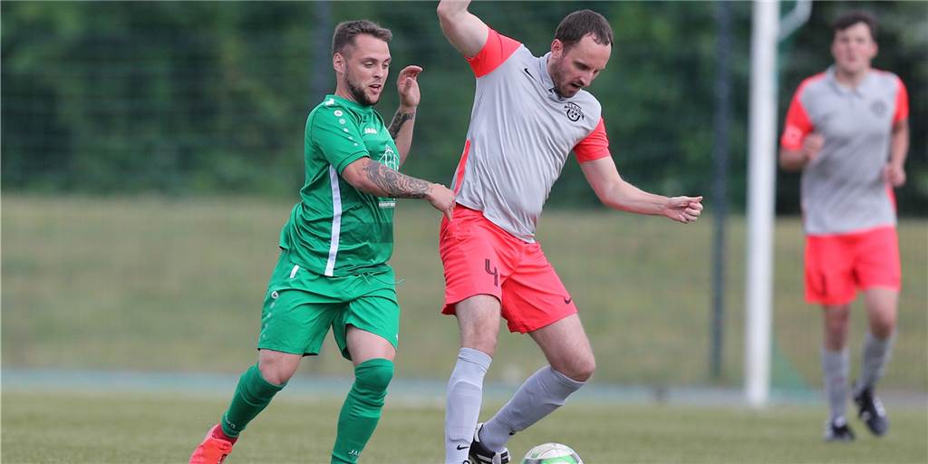 Der Werner SC II startet in eine ungewisse Saison: „Aufstiegsfavoriten sind andere“ Janis Leenders (r.) ist der neue Spielertrainer des Werner SC II.
