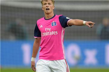 Jann-Fiete Arp hat seinen Vertrag beim HSV bis 2020 verlängert. Foto: Axel Heimken