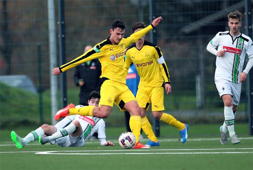 U19 des BVB überwintert an der Tabellenspitze Janni Luca Serra erzielte gegen Wuppertal den Treffer zum 1:0.