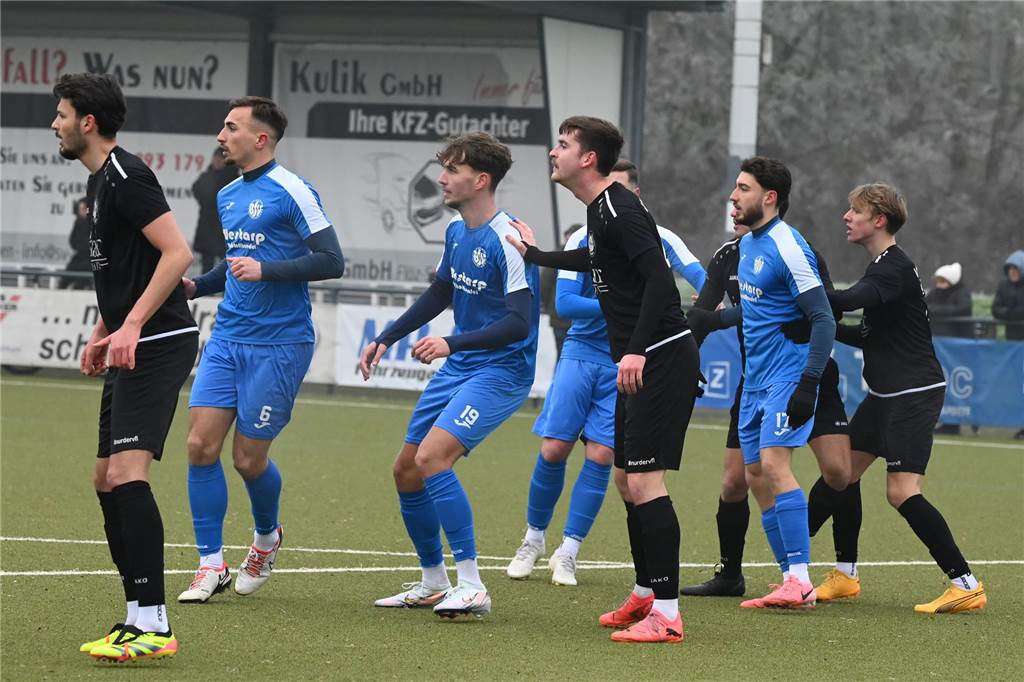 Sorgenfalten beim VfL Kamen: Zwei Stammspieler bangen um ihre Einsätze Spielszene des VfL Kamen