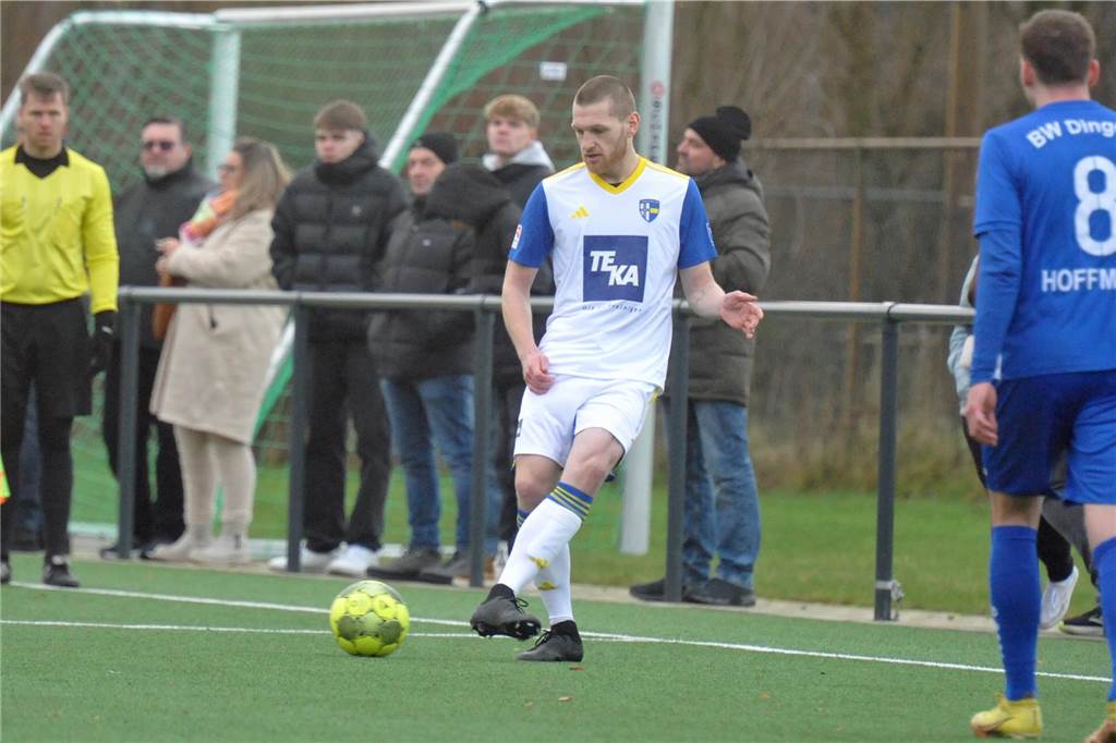 Vreden müht sich zum 3:1-Erfolg Jannik Enning gab nach monatelangem Ausfall sein Comeback für die SpVgg Vreden.