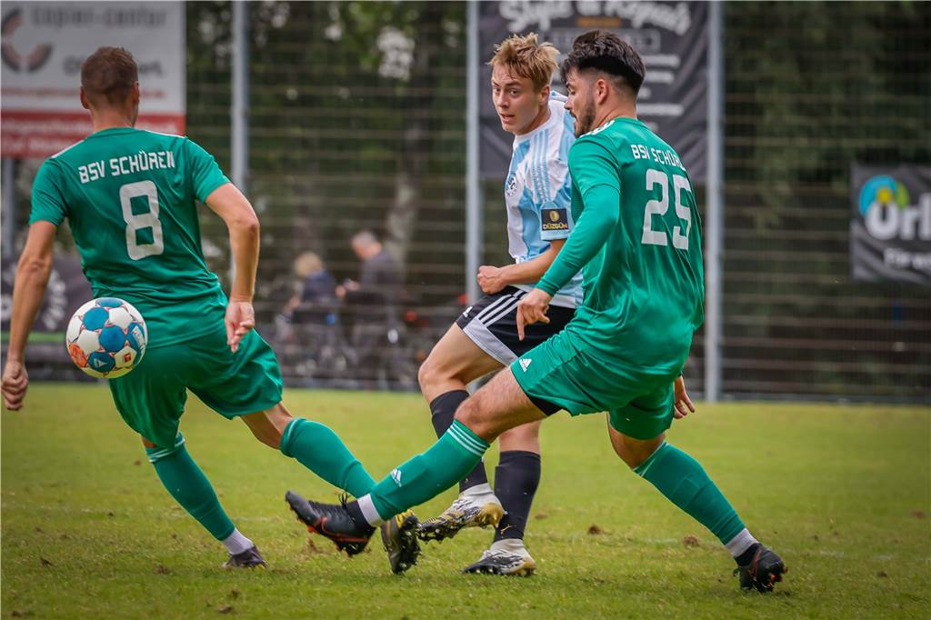 ASC-Verantwortliche sprechen Sonderlob für ein junges Talent aus - Startelf winkt zum Start Jannik Urban (r.), hier noch im Trikot des Hombrucher SV, spielt beim ASC 09 groß auf