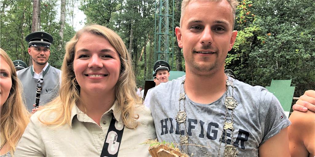 Rhade hat einen neuen Schützenkönig (mit Video) Jannis Heitmann ist der neue König der Rhader Schützen. Zur Königin nahm er Annika Martens.