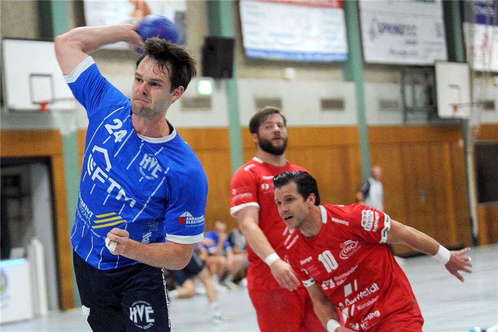 HVE Villigst-Ergste steht vor einem heißen Duell: Spannung und Emotionen scheinen garantiert Jannis Mimberg (li.) absolviert gegen Hombruch sein vorerst letztes Spiel für die HVE Villigst-Ergste.