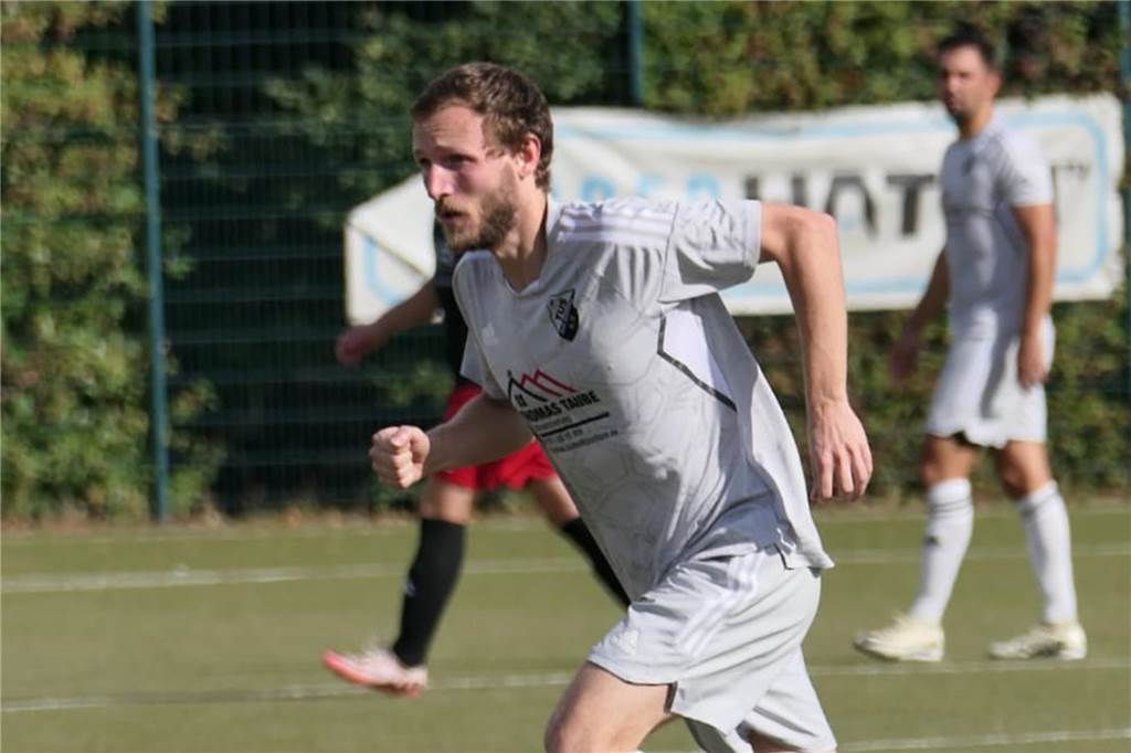 „Wir spielen unser Spiel“ : Körnes Dreierpacker mutig gegen Westfalia Dortmund Jannis Pieper ist Stürmer bei der DJK TuS Körne.