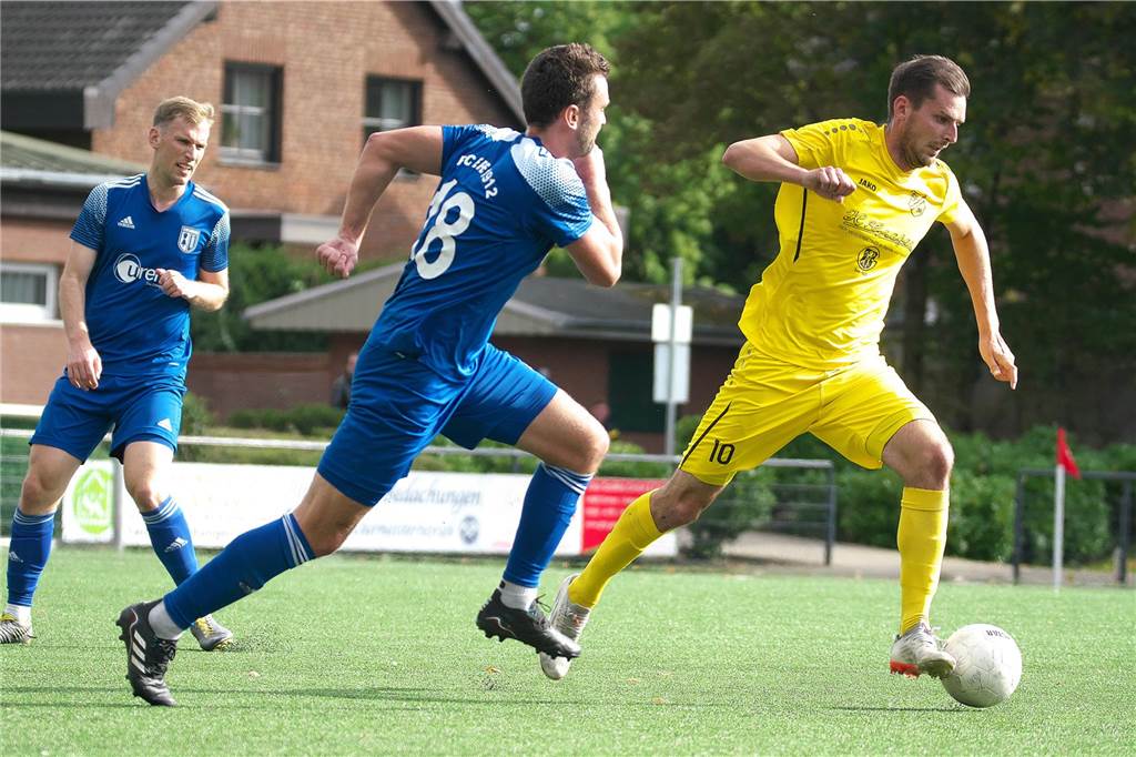 „Die Qualität hat mich überzeugt“: Christoph Schlebach über seine Aufgabe beim SV Dorsten-Hardt Jannis Scheuch am Ball