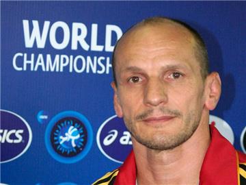 Jannis Zamanduridis ist Sportdirektor, Trainer, zugleich aber auch Psychologe, Vertrauter und Strippenzieher der Ringer. Foto: Jörg Richter