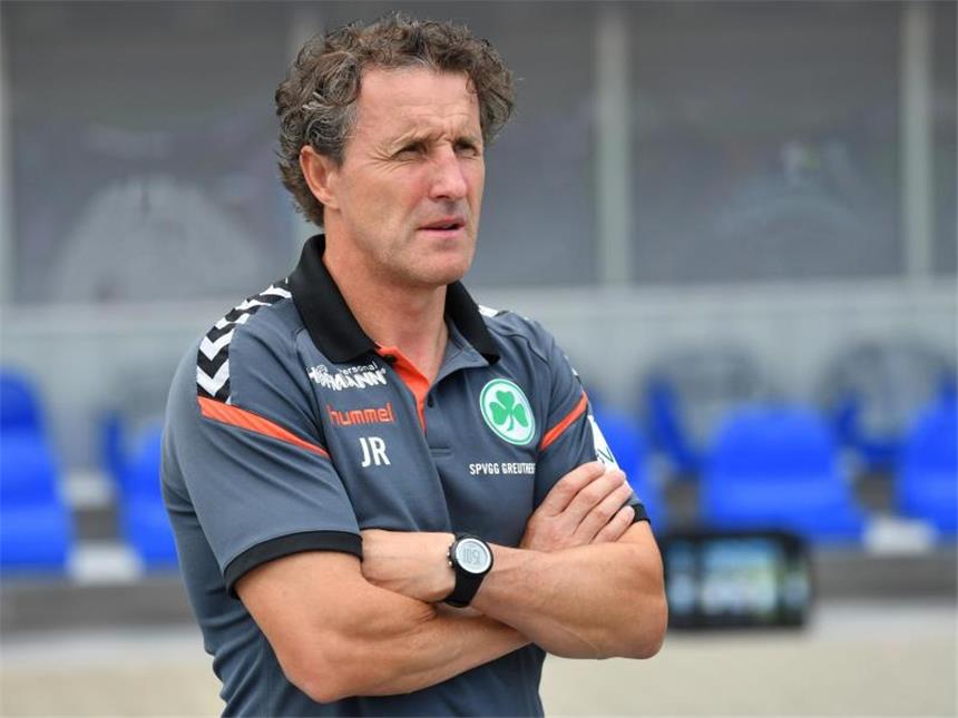 Spieleraufstand führte in Fürth zur Trennung von Radoki Janos Radoki ist nicht mehr Trainer der SpVgg Greuther Fürth. Foto: Boris Roessler