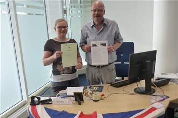 Jasmin Gorka und Rainer Zech bearbeiteten zur Zeit so viele Einbürgerungsanträge von in Unna lebenden Briten wie noch nie zuvor.