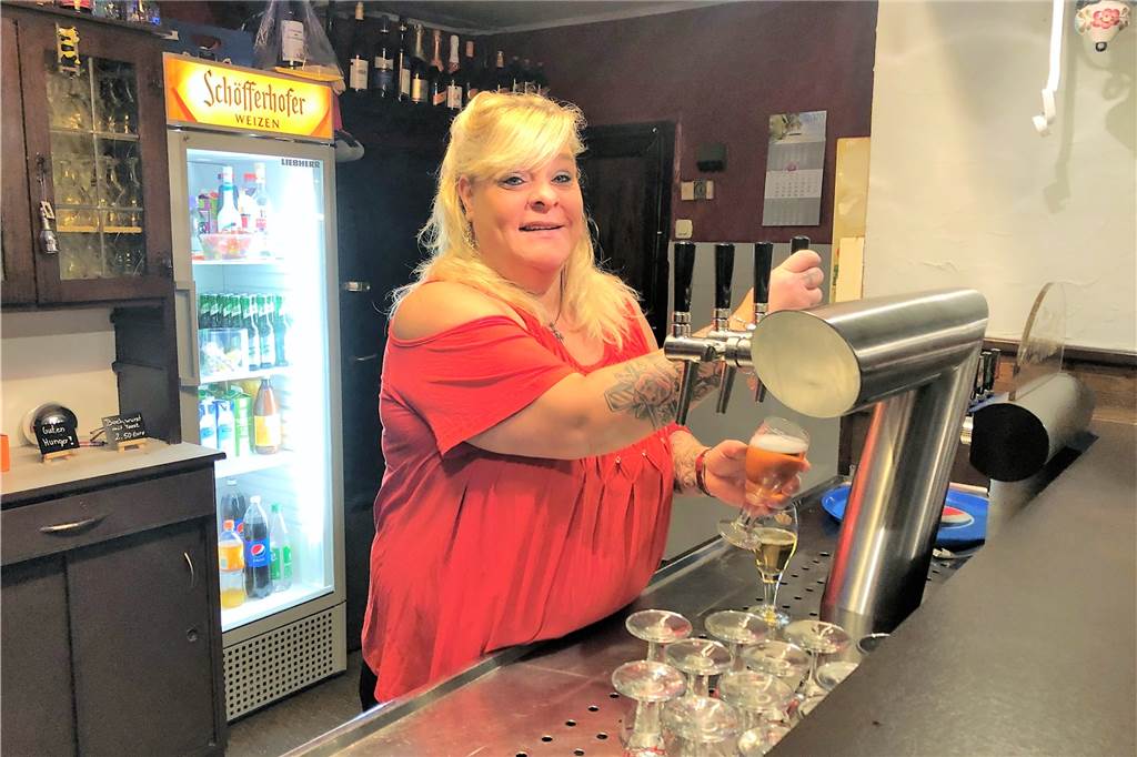 Dortmunder Biergärten zum Vatertag: „Das wird gut, aber mit Abstrichen“ Jasmin Nickstat vom Dorfkrug blickt mit einem "mulmigen Gefühl" Richtung Vatertag. Aber sie freut sich auch auf ihre Gäste.