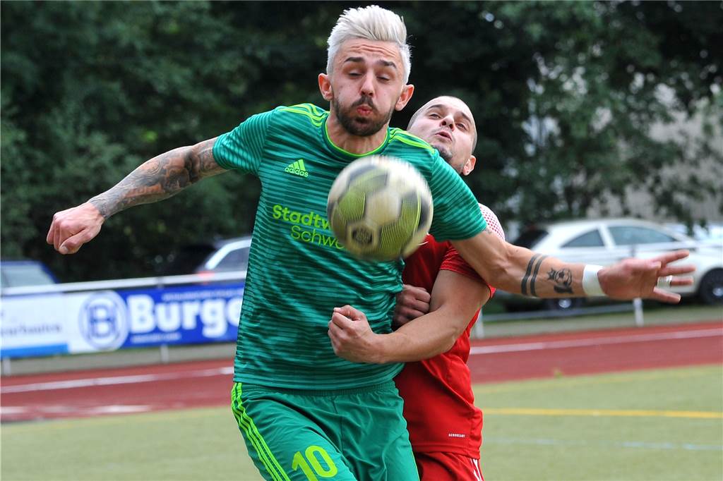 Jasmin Smajlovic, hier im September 2020 für den ETuS/DJK Schwerte am Ball, kehrt an seine ehemalige Wirkungsstätte zurück.