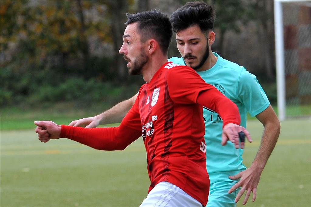 Ein Torjäger kehrt zurück : Trainer des ETuS/DJK Schwerte springt über seinen Schatten Jasmin Smajlovic, hier vor rund zwei Jahren für den ETuS/DJK Schwerte am Ball, kehrt zu den „Östlichen“ zurück.