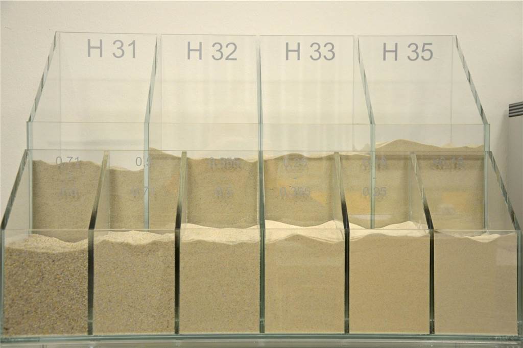 Fünf Unternehmen bauen Halterner Sande in großem Umfang ab Je nach Größe der Sandkörner wird zwischen unterschiedlichen Sandfraktionen unterschieden.