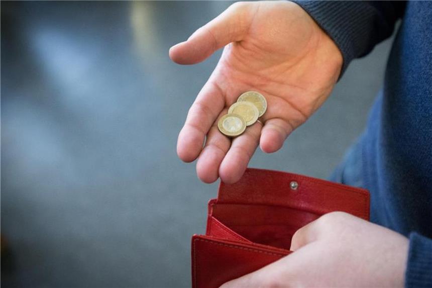 Inflation 2017 auf höchstem Stand seit fünf Jahren Je weiter die Teuerungsrate über den Zinsen liegt, umso schneller verliert das Ersparte an Wert. Foto: Friso Gentsch