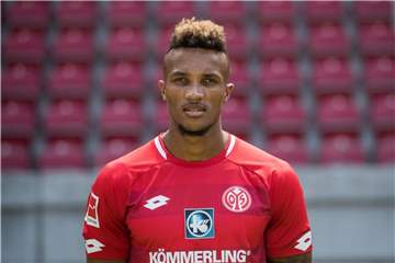 Jean-Philippe Gbamin hat seinen Vertrag bei Mainz 05 verlängert. Foto: Andreas Arnold