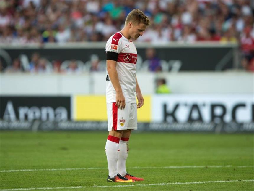 VfB leiht Rechtsverteidiger Zimmer an Düsseldorf aus Jean Zimmer wechselt auf Leihbasis vom VfB zu Fortuna Düsseldorf. Foto: Daniel Maurer