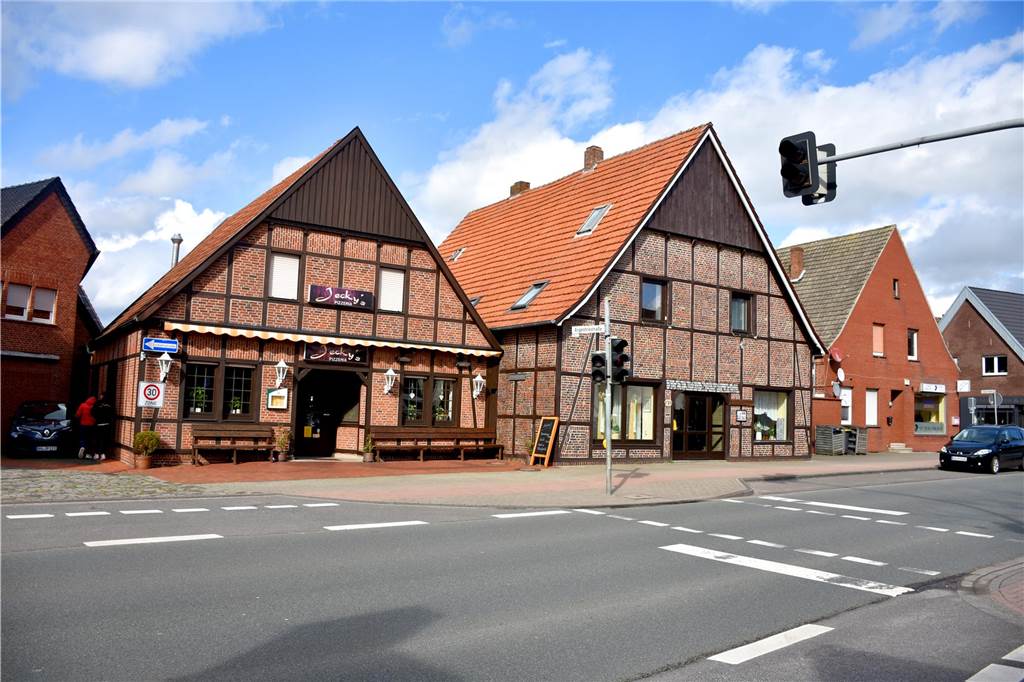 Jeckys Pizzeria erweitert: Haus Kemper wird zu Restaurant umgebaut Jeckys Pizzeria will demnächst erweitern: Die Betreiber haben das Gebäude sowie das Haus Kemper nebenan gekauft. Wann die Bauarbeiter anrücken, ist aber noch nicht endgültig klar.