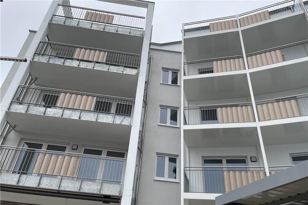 Jede der 35 Wohnungen verfügt über einen Balkon, hier die Ansicht zum Innenhof.