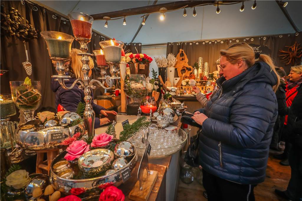 Jede Menge Deko- und Geschenkideen bieten die rund 100 Ausstellerinnen und Aussteller auf der Weihnachtsflair.