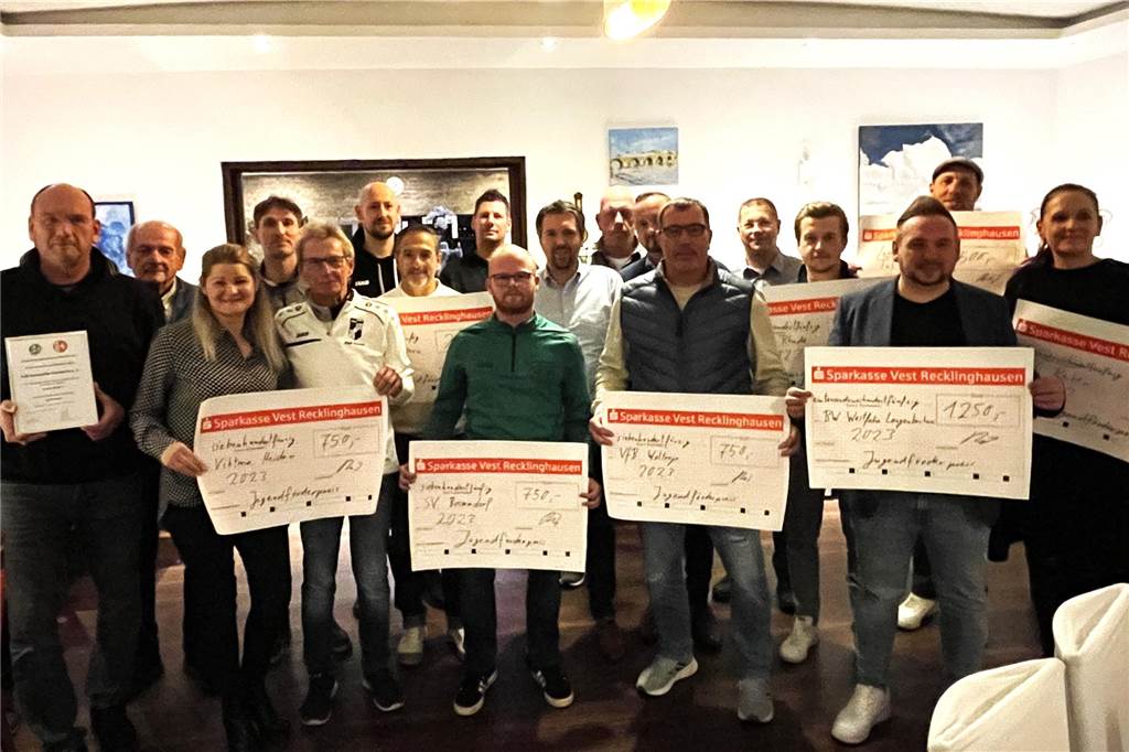 Fußballkreis Recklinghausen vergibt seinen Jugendförderpreis: DFB-Bonus für Concordia Flaesheim Jede Menge Kohle: Im Heimingshof hat der Fußballkreis Recklinghausen seinen Jugendförderpreis vergeben. Mehr als 6000 Euro wurden an die Klubs ausgeschüttet.