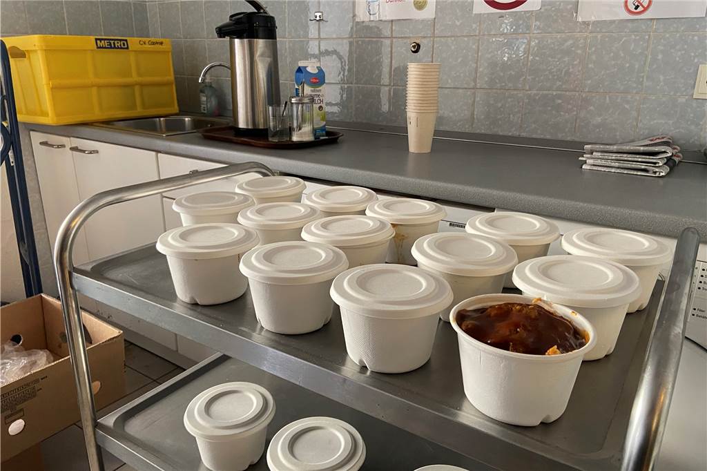 Gespendete Suppen vom Rochus-Hospital an die Castroper Tafel